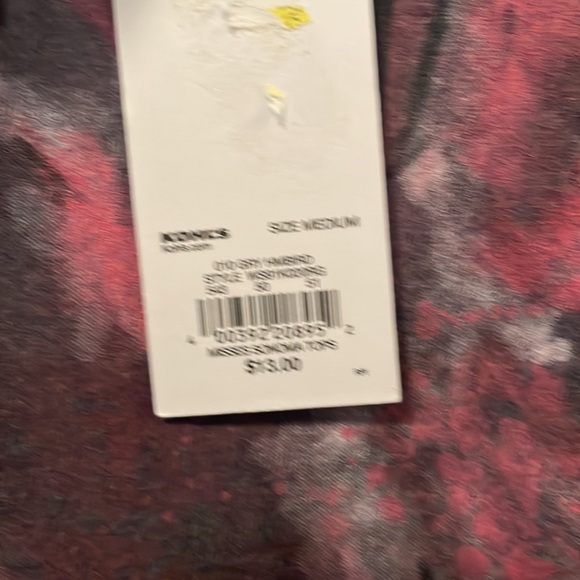 Women’s Medium Short Sleeve NWT - Picture 3 of 6